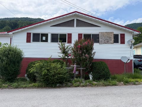 432 First Street, Lynch, KY 40855 — photo 2