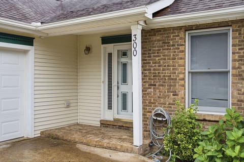 300 Lakeshore Circle, Georgetown, KY 40324 — photo 5