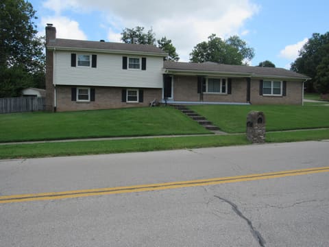 637 Cromwell Way, Lexington, KY 40503 — photo 2