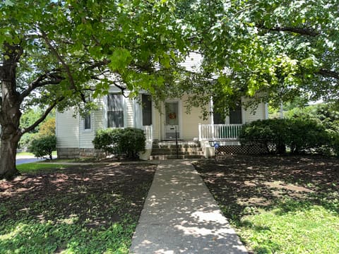 453 W Broadway Street, Danville, KY 40422 — photo 2