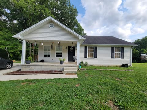 2001 Stacy Lane Road, Irvine, KY 40336 — photo 2