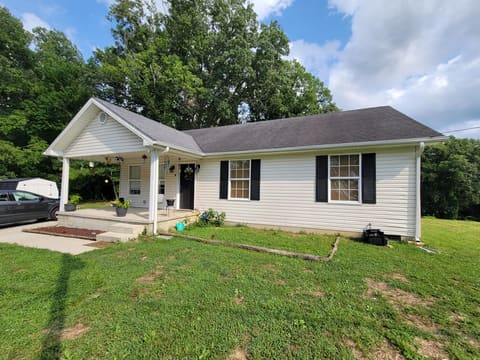2001 Stacy Lane Road, Irvine, KY 40336 — photo 3