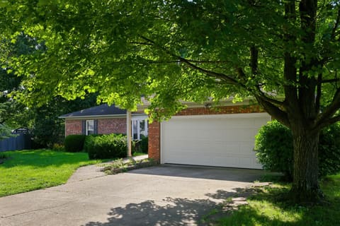 2212 Acorn Court, Lexington, KY 40516 — photo 2