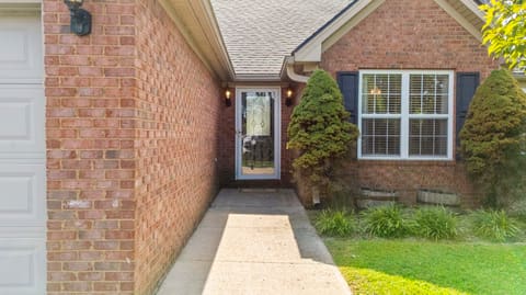 1059 Man O' War Drive, Frankfort, KY 40601 — photo 3