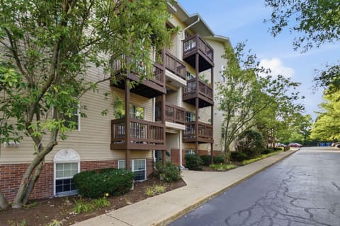 1081 S Broadway 401, Lexington, KY 40504 — photo 2
