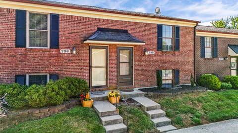 798 Spring Meadows Drive, Lexington, KY 40504 — photo 2