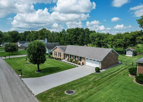 319 Clearbrook Drive, Danville, KY 40422 — photo 2