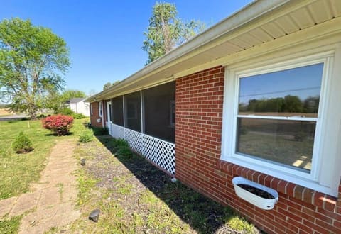 110 W Pierson Street, Fredonia, KY 42411 — photo 3
