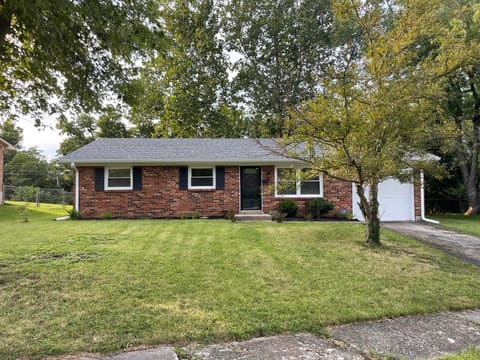 3255 Sutherland Drive, Lexington, KY 40517 — photo 2