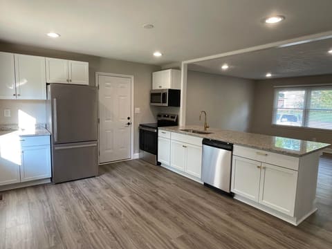 3255 Sutherland Drive, Lexington, KY 40517 — photo 3