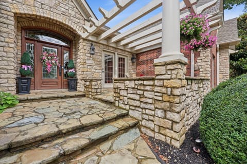 203 Stonegate Drive, Nicholasville, KY 40356 — photo 2