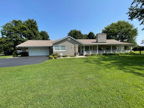 102 Maplewood Drive, Lancaster, KY 40444 — photo 3