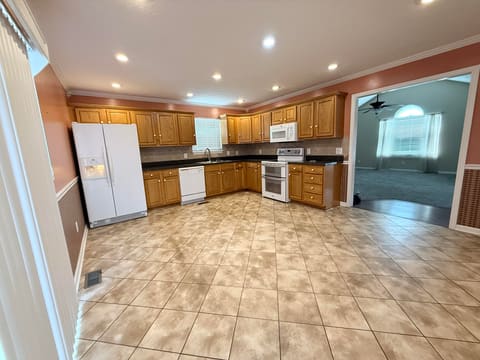 419 Bellaire Drive, Harrodsburg, KY 40330 — photo 2
