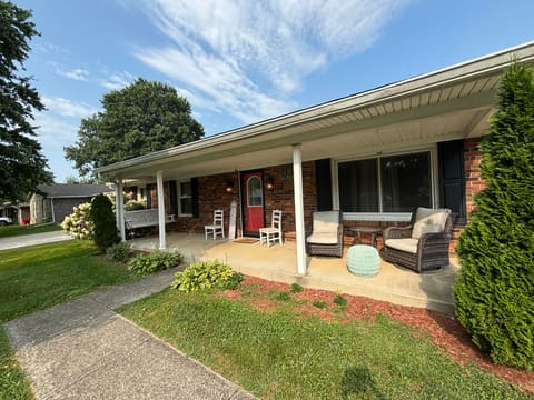 132 Meadowbrook Drive, Frankfort, KY 40601 — photo 2