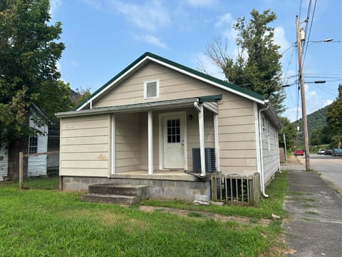 306 3rd Street, Pineville, KY 40977 — photo 2