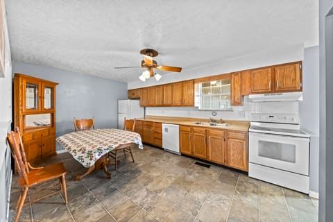 821 Cheryl Ann Court, Worthington, KY 41183 — photo 3