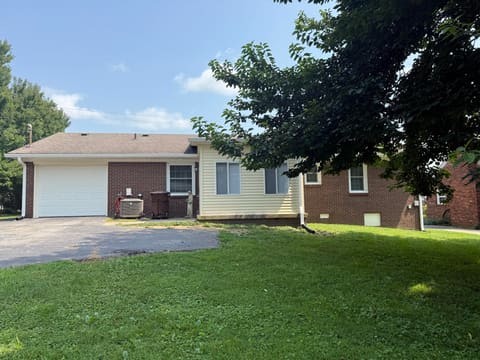 213 Maplewood Drive, Lancaster, KY 40444 — photo 2