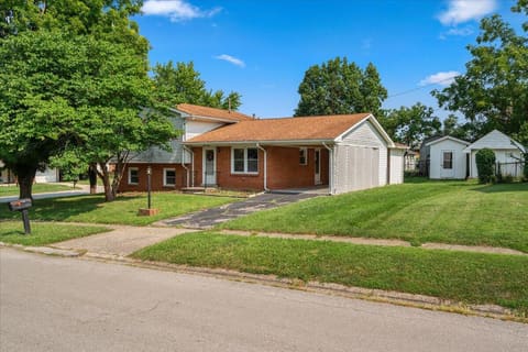816 Nancy Street, Versailles, KY 40383 — photo 2