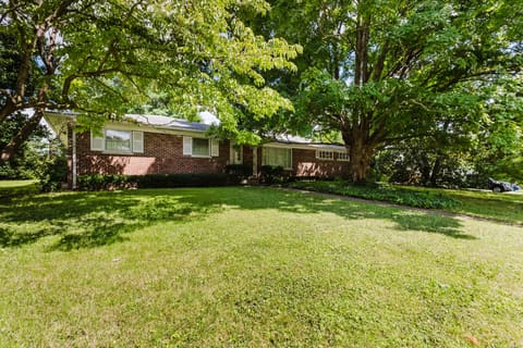3025 Breckenwood Drive, Lexington, KY 40502 — photo 2