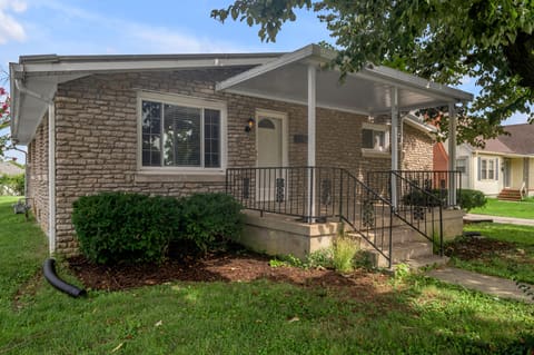 861 Chestnut Drive, Frankfort, KY 40601 — photo 2