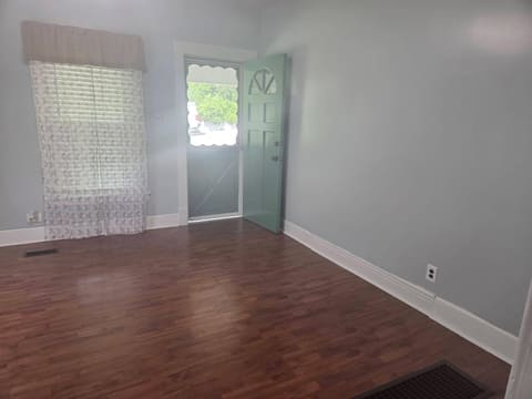 805 Poplar Street, Ravenna, KY 40472 — photo 2