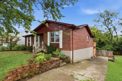 9906 Chapel Hill Road, Louisville, KY 40229 — photo 3