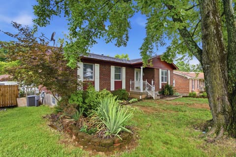 9906 Chapel Hill Road, Louisville, KY 40229 — photo 4