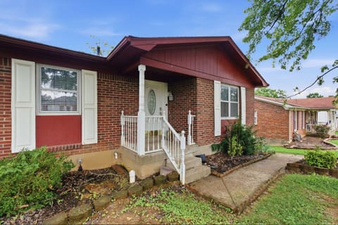 9906 Chapel Hill Road, Louisville, KY 40229 — photo 5