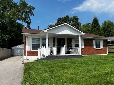 737 Kingston Road, Lexington, KY 40505 — photo 2