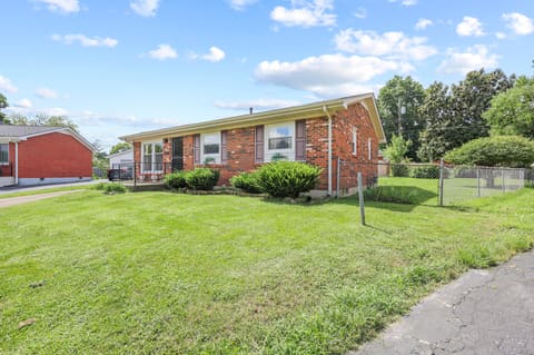 686 Harr Circle, Lexington, KY 40505 — photo 2
