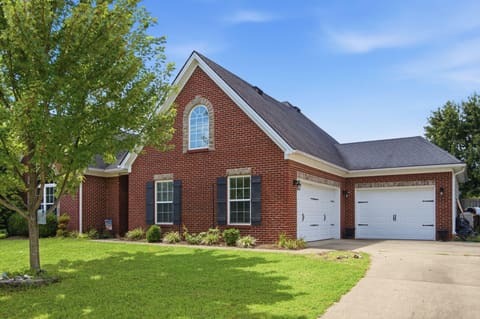 325 Gleneagles Way, Versailles, KY 40383 — photo 2