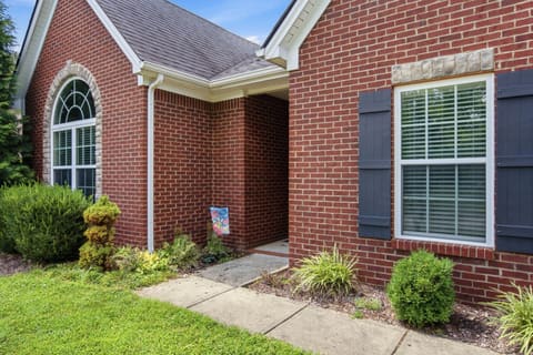 325 Gleneagles Way, Versailles, KY 40383 — photo 4
