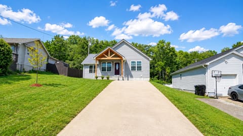 254 Hollyberry Road, Frankfort, KY 40601 — photo 2