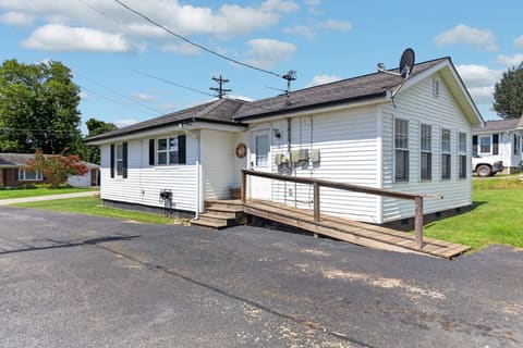 418 Woodland Street, Burkesville, KY 42717 — photo 4