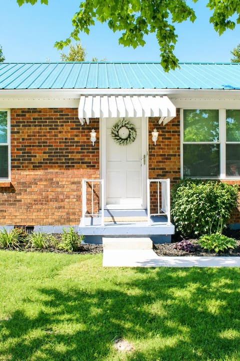 1901 Lovers Lane, Paris, KY 40361 — photo 2
