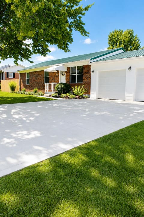 1901 Lovers Lane, Paris, KY 40361 — photo 3