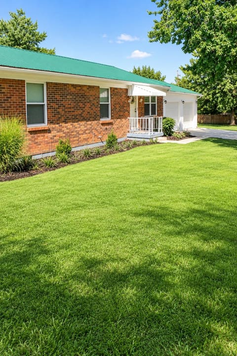 1901 Lovers Lane, Paris, KY 40361 — photo 4