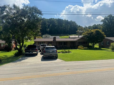 748 Lakeside Drive, Jackson, KY 41339 — photo 3