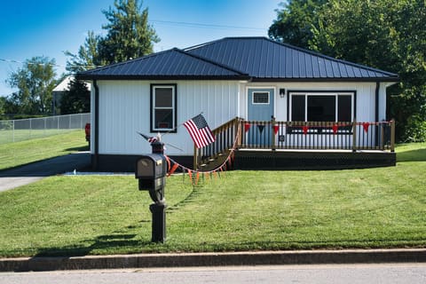 213 Baughman Avenue, Danville, KY 40422 — photo 2