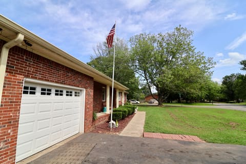 1900 Gatesborough Circle, Murray, KY 42071 — photo 2