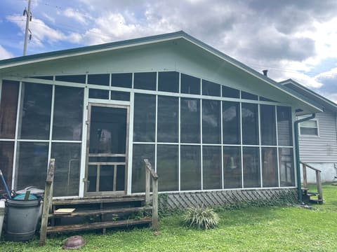 1102 W Chester Avenue, Middlesboro, KY 40965 — photo 2