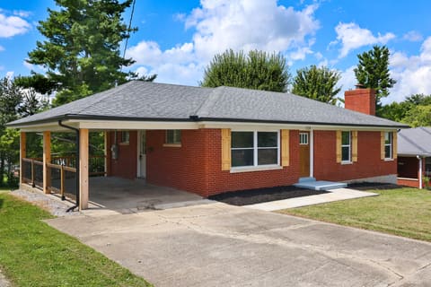 126 Hill-N-Dale Drive, Lancaster, KY 40444 — photo 2