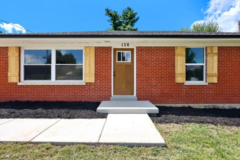 126 Hill-N-Dale Drive, Lancaster, KY 40444 — photo 3