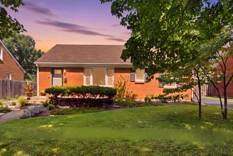 833 Furlong Drive, Lexington, KY 40504 — photo 2