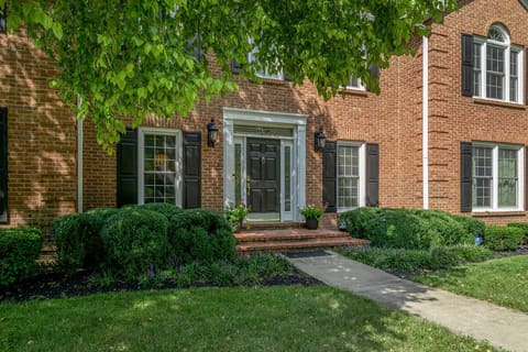 2385 The Woods Lane, Lexington, KY 40502 — photo 2