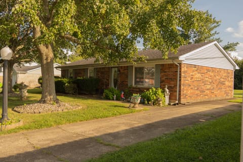 203 Hutchins Drive, Georgetown, KY 40324 — photo 2