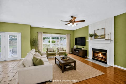 925 Seneca Park, Lexington, KY 40515 — photo 2