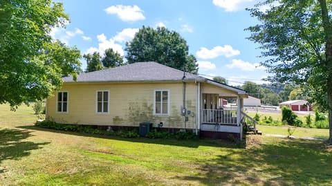 88 Back Street, East Bernstadt, KY 40729 — photo 4