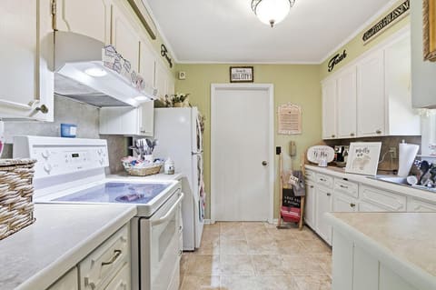 3488 3488 Edgehill Trl, Hazel, KY 42049 — photo 5