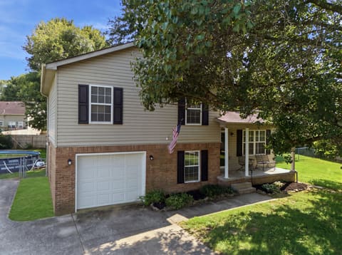 303 Cedar Way, Frankfort, KY 40601 — photo 2